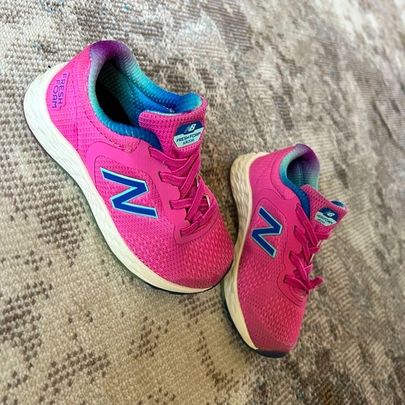 New Balance Toddler girl size 7 pink New Balance sneaker shoe blue details EUC - Picture 3 of 12